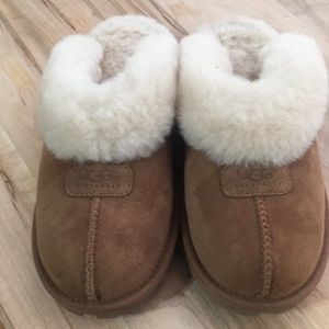 Women’s Ugg Slippers- Size 6